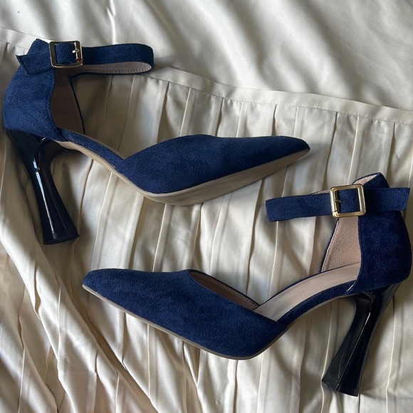 Navy blue heels - Picture 1 of 3